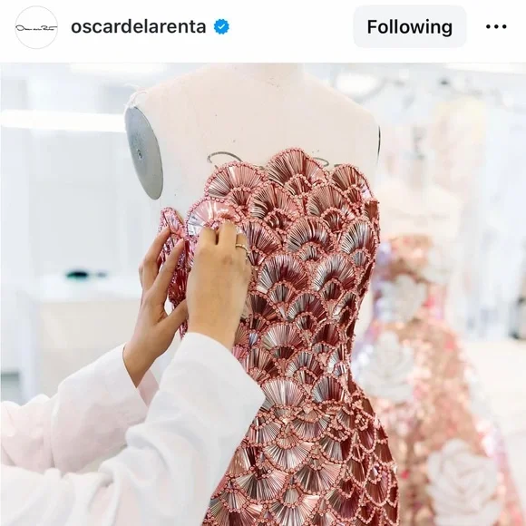 Oscar de la Renta
Sequined Scallop Dress - Picture 4 of 10